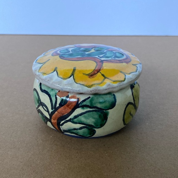 Ceramic Made in Mexico Souvenir hand painted trinket dish with lid - Picture 3 of 10